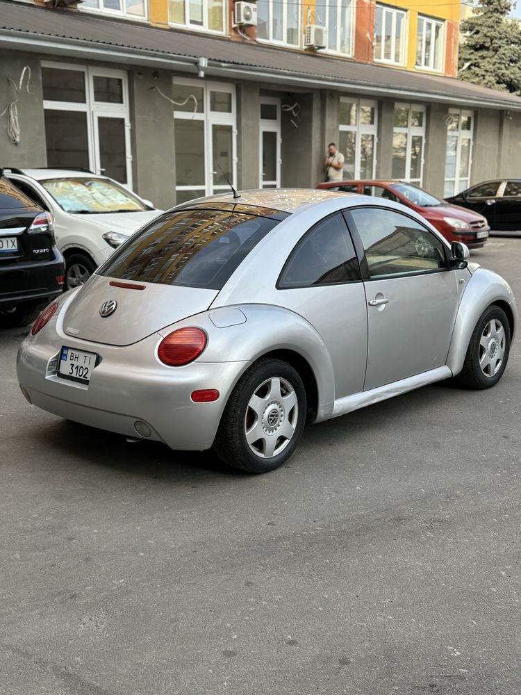 Продам хорошую машинку Volkswagen Beetle 1.8 турбо бензин