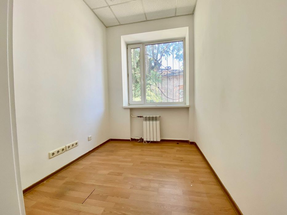 Комерційне дворівневе приміщення в центрі міста (вул. Перемоги).