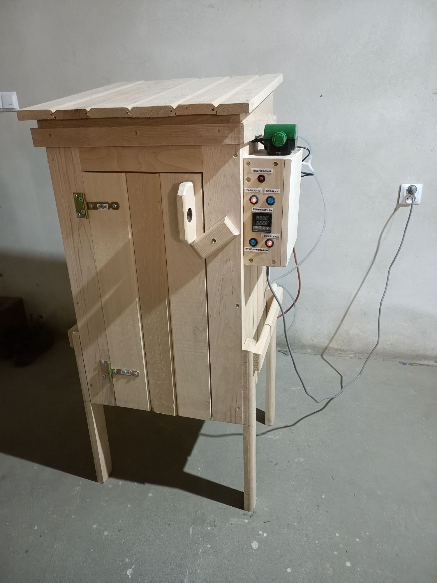 Wędzarnia elektryczna 120l drewniana BUK