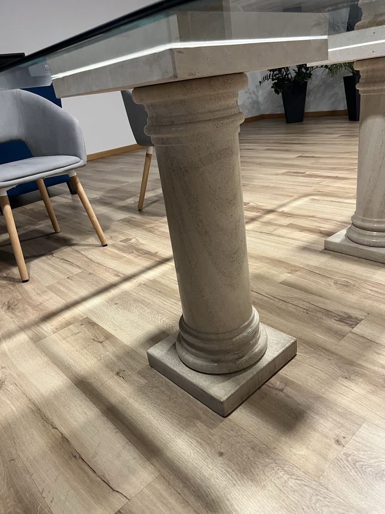 Mesa vidro  com pernas de pedra