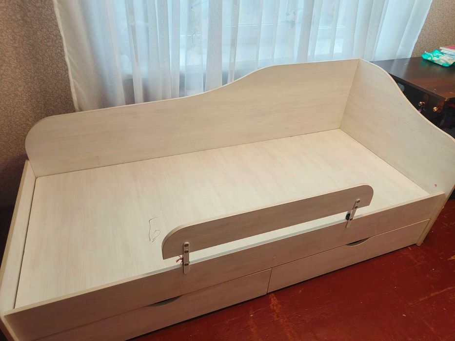 Ліжко односпальне