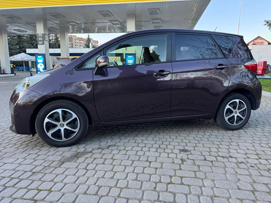 Продам свіжопригнану Toyota Verso S 2014p. Автомат.
