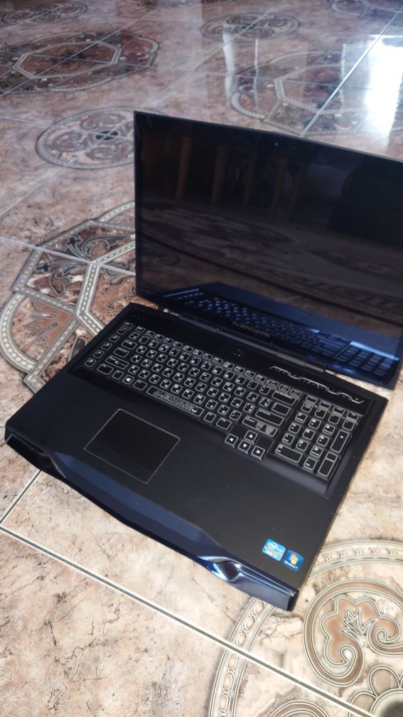 Alienware M18 r2