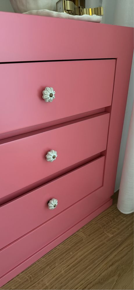 Mesa cabeceira cor de rosa