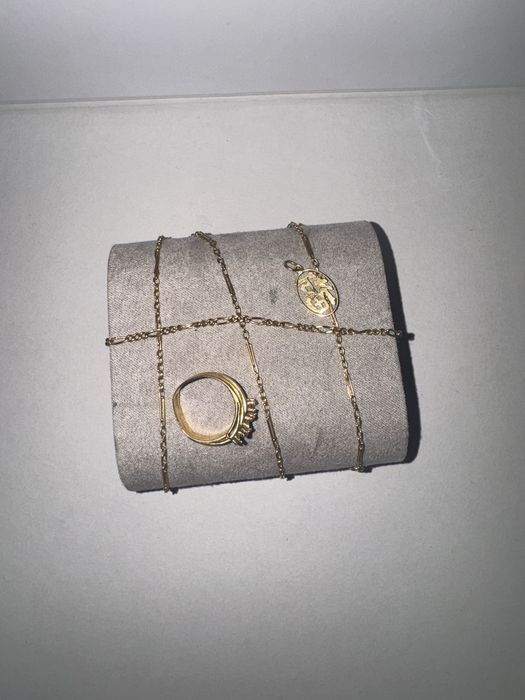 Fios e anel de Ouro usado