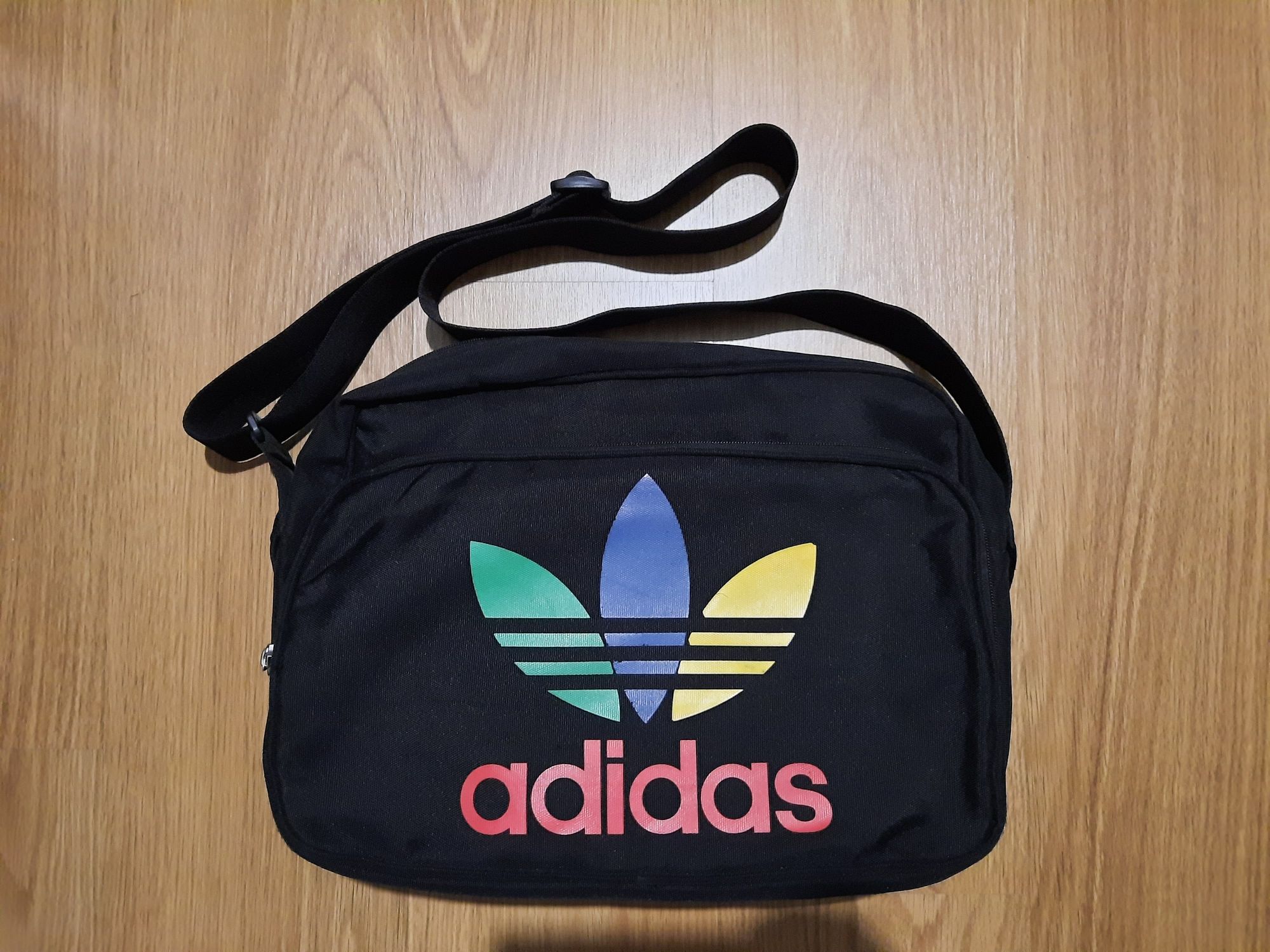 Mochila / Bolsa / Saco Adidas Original - como nova (ver fotos)