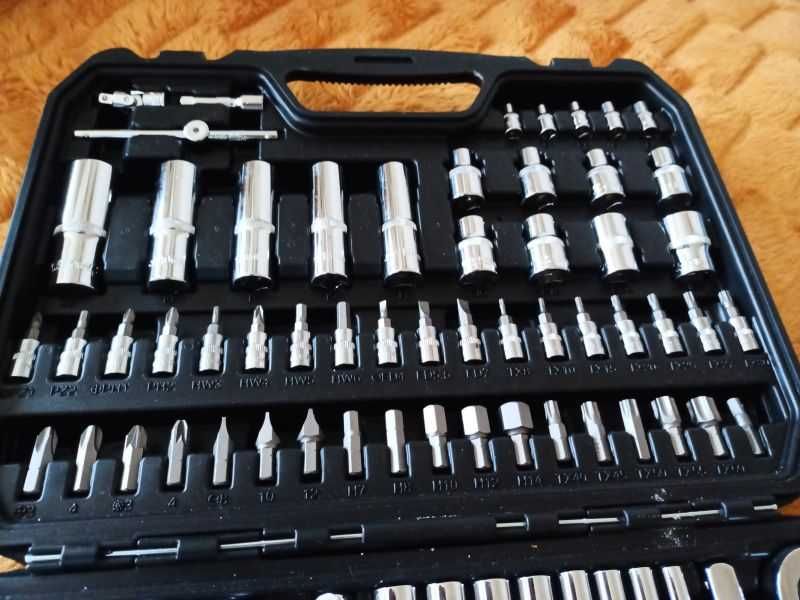 Zestaw kluczy NEO TOOLS 110 elementów nowy