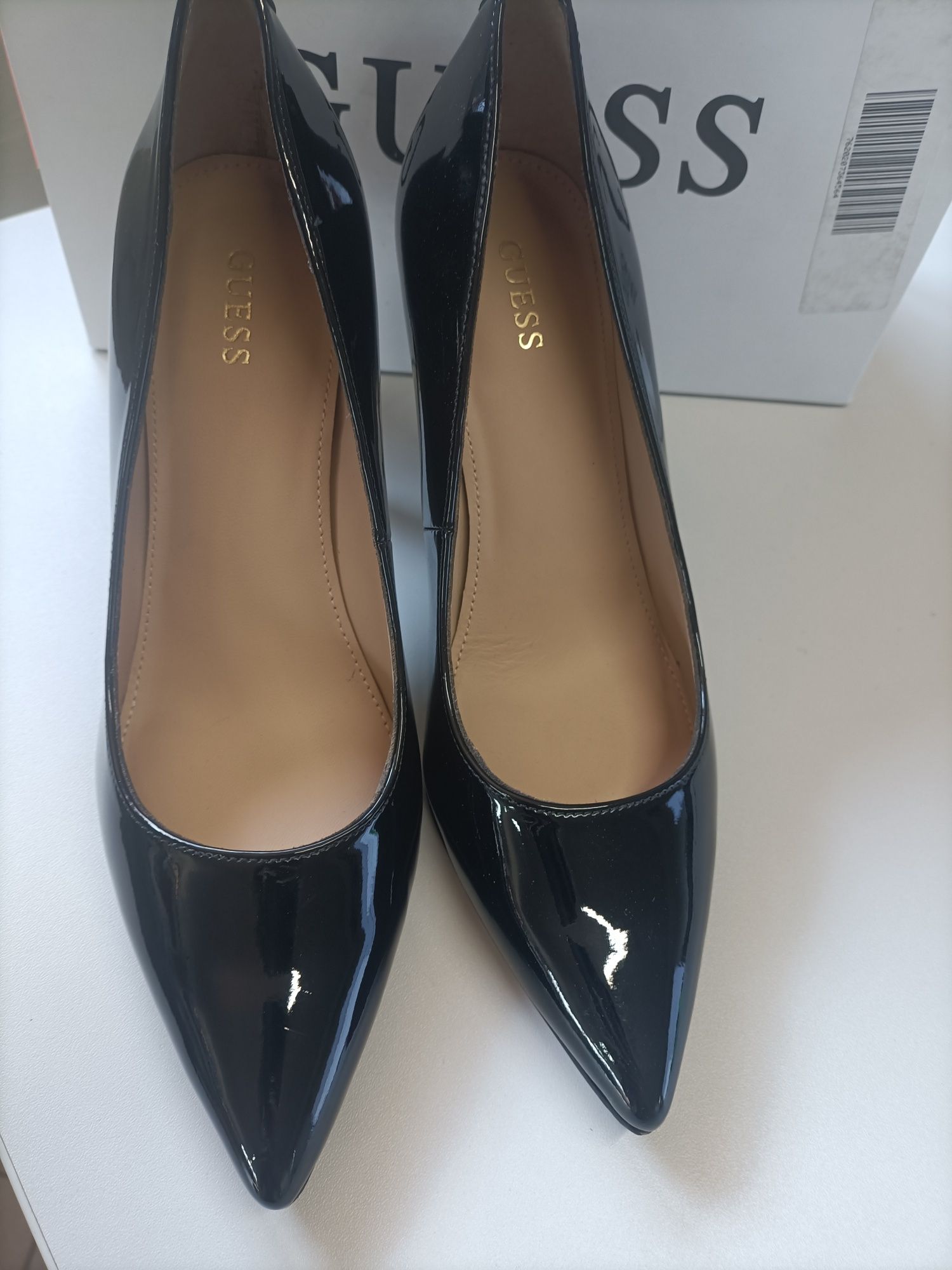 Szpilki Guess 37