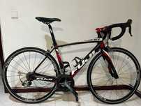 Bicicleta de Estrada Fuji Altamira 2.2 – Carbono – Shimano 105