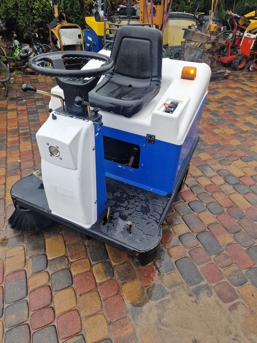 Zamiatarka iseki c 910 silnik honda