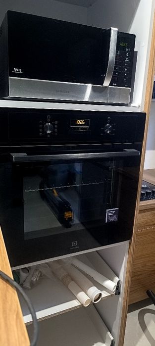 Piekarnik elektryczny Electrolux 600 SurroundCook EOF3H50BK Termoobieg