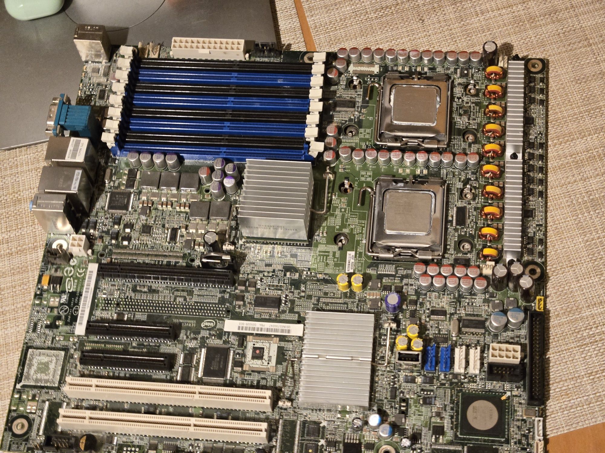 Intel Server Board S5000XVN/XSL 2x Xeon X5355 jak 2x Core 2 Quad