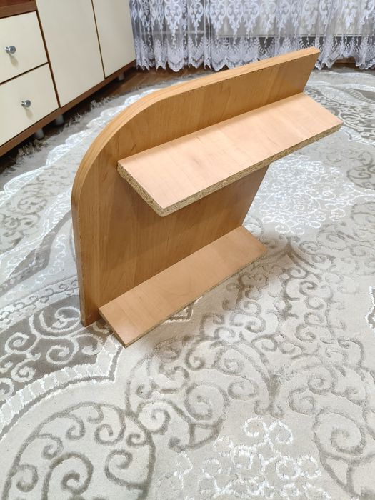 Підставка на письмовий стіл під монітор.