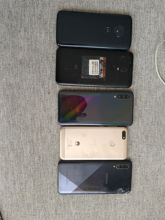 Telefony uszkodzone na części