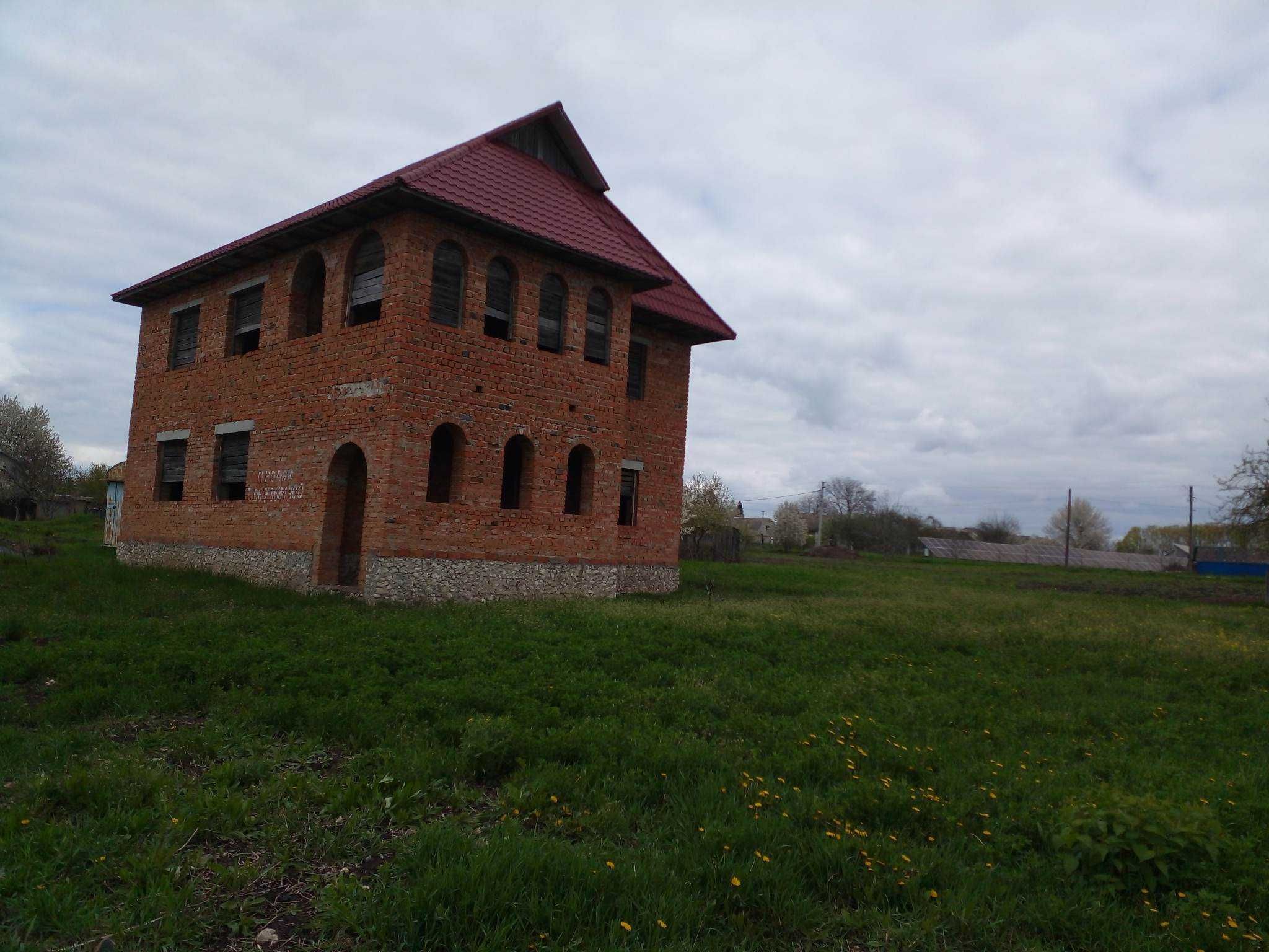 Продається будинок 2 поверхи, та 2 земельних ділянки