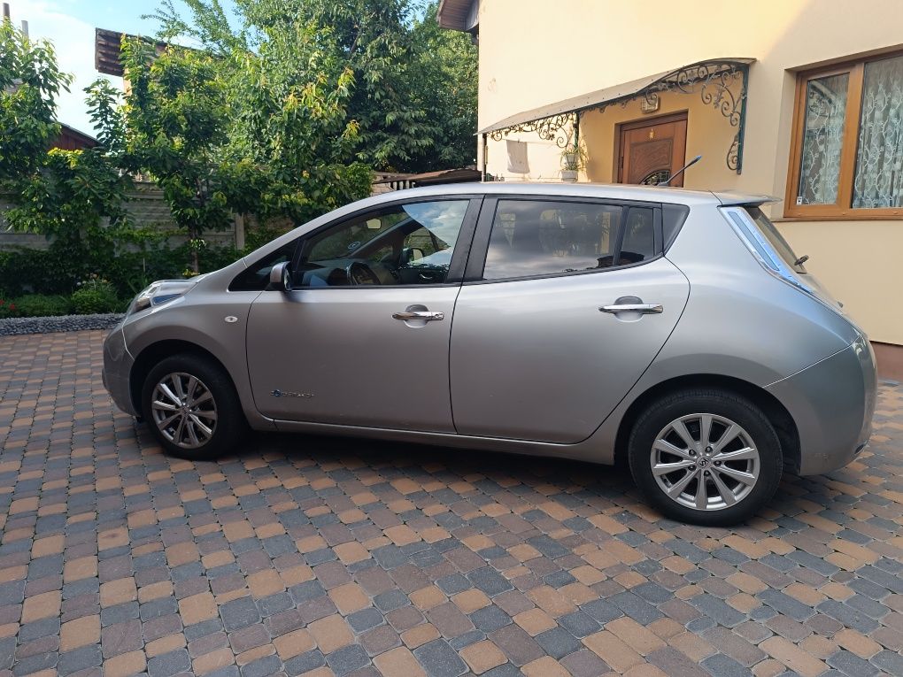 Nissan leaf 24 kw 11/12  2014 рв