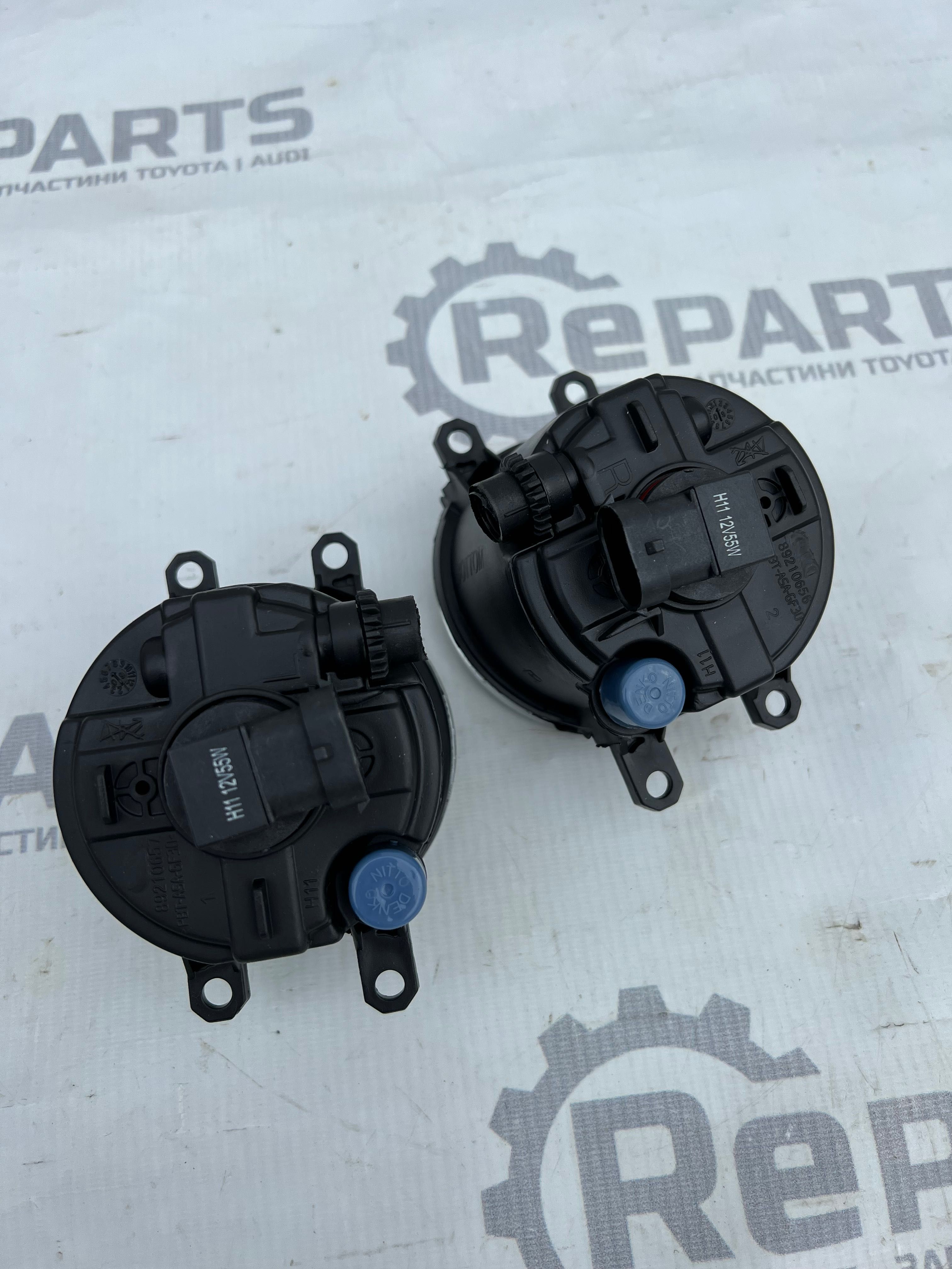 Протитуманні фари туманка Toyota Camry 2006-2017 812100D042 812200D042