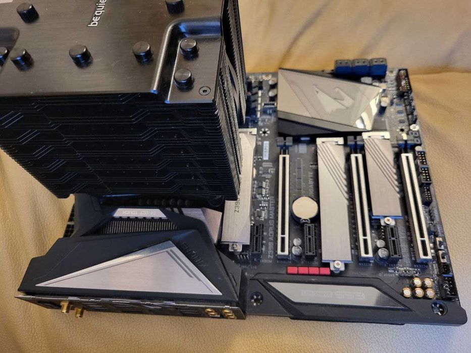 Intel I9 9900, RTX 2080 SUPER 8 GB, RAM: DDR 32GB, MOBA, PS