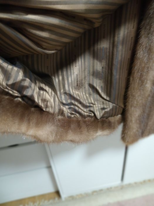 Eleganckie futerko z norek w kolorze biszkoptowych R 42-44