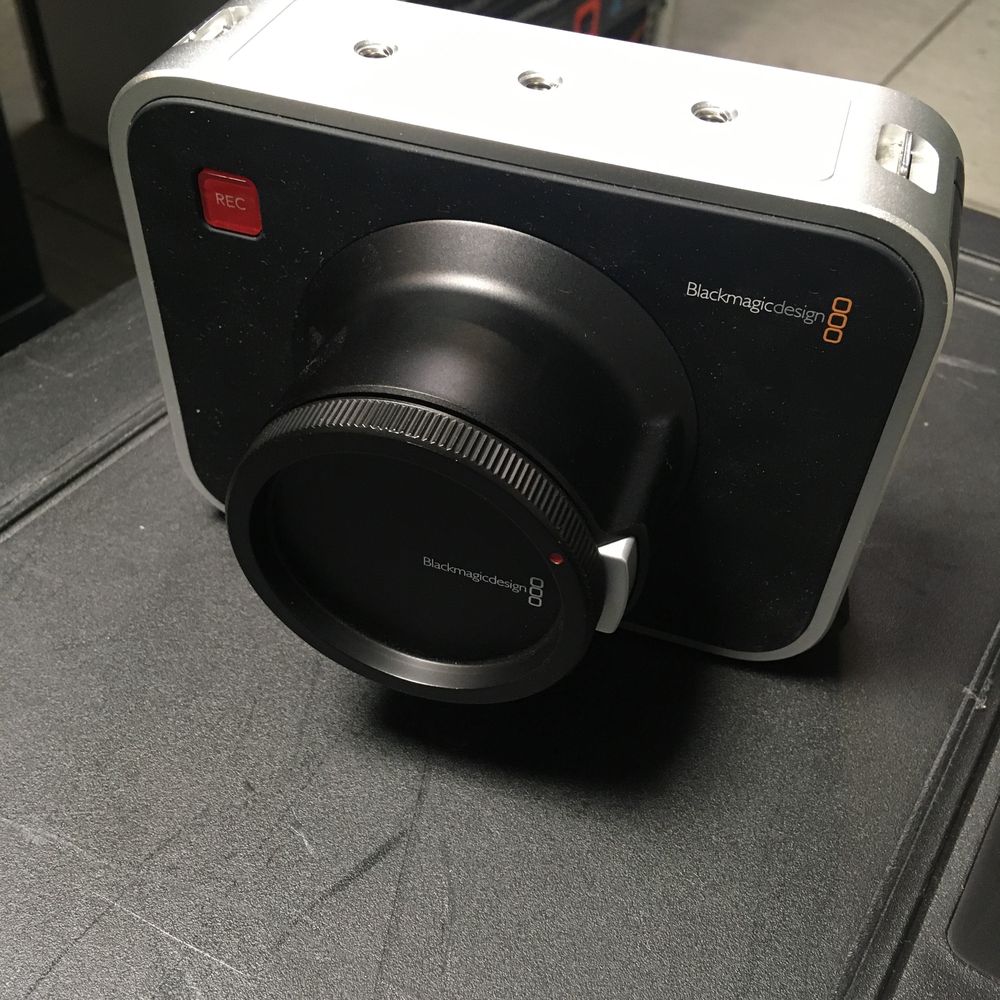 Blackmagic Cinema 2.5k EF zestaw 4szt. + Case