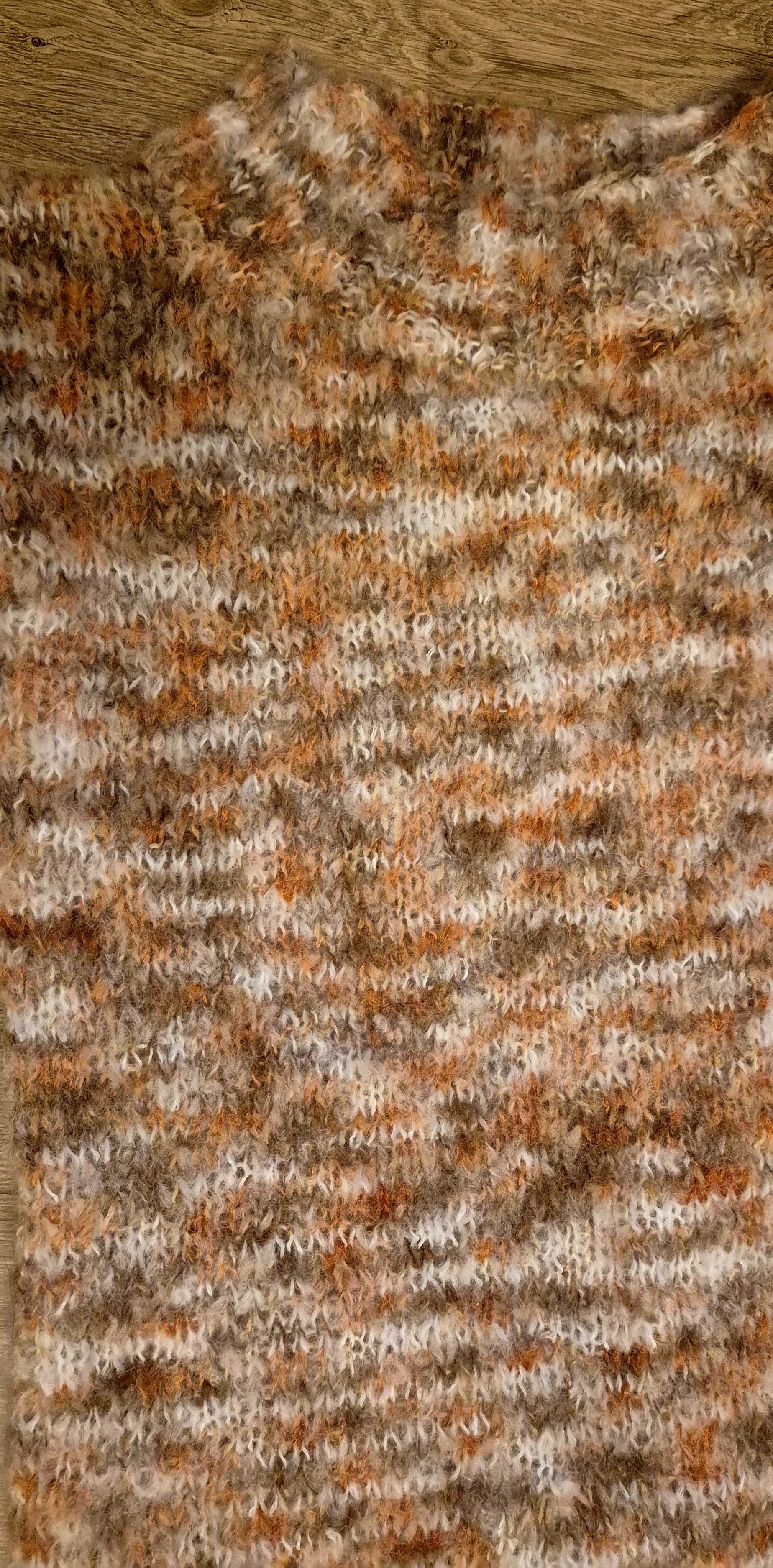 Sweter ręcznie robiony cieniowany