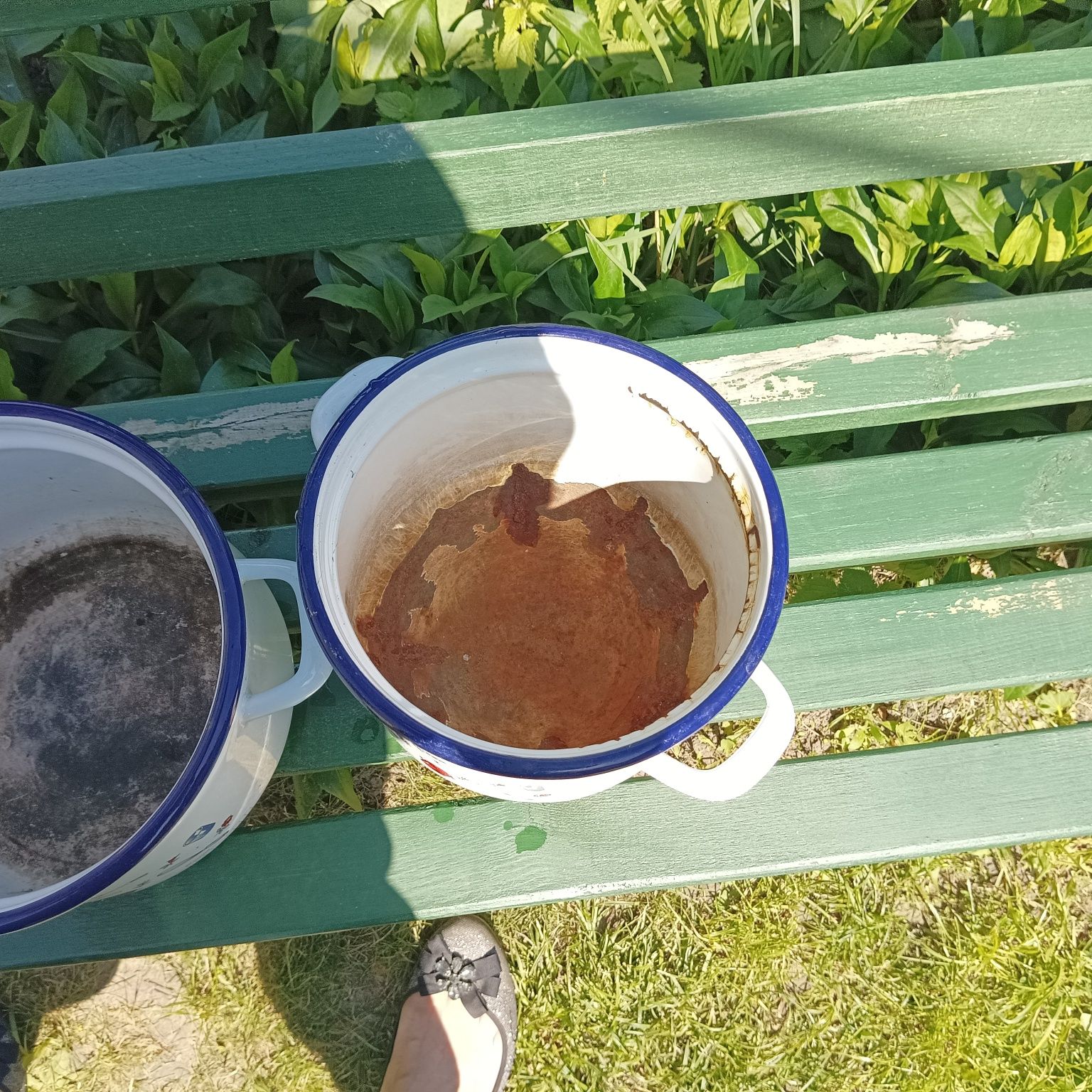 43. Stare garnki do aranżacji ogrodu