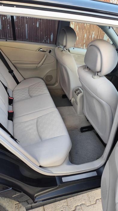 Mercedes c200  preta