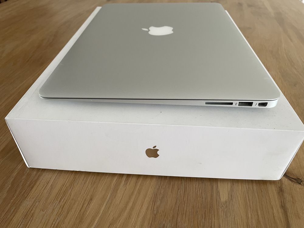 MacBook Air A1466 w idealnym stanie, srebrny