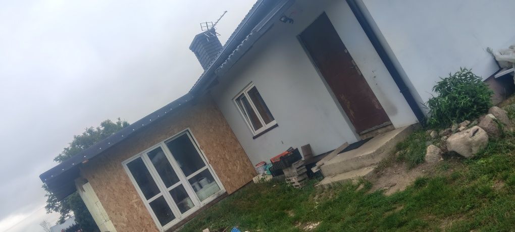 Dom dla rodziny wolnostojący  z podwórkiem