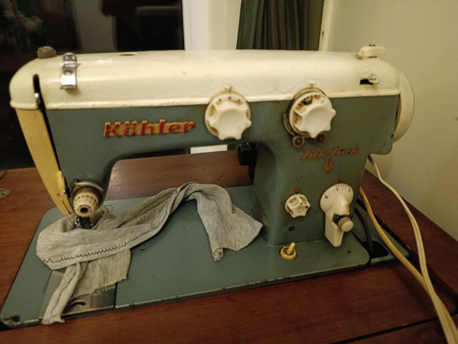 Продам швейную машинку