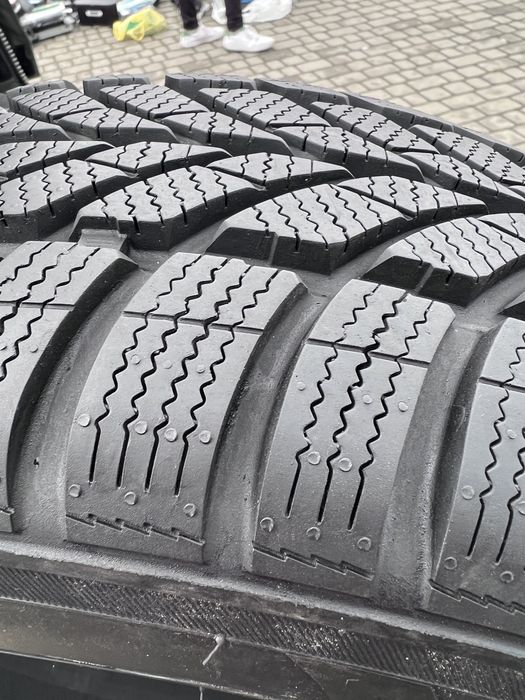 Резина 195.65.14 комплект, зима як нова
