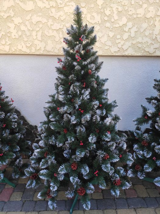 Елітна штучна ялинка королева з білими кінчиками + шишки +калина