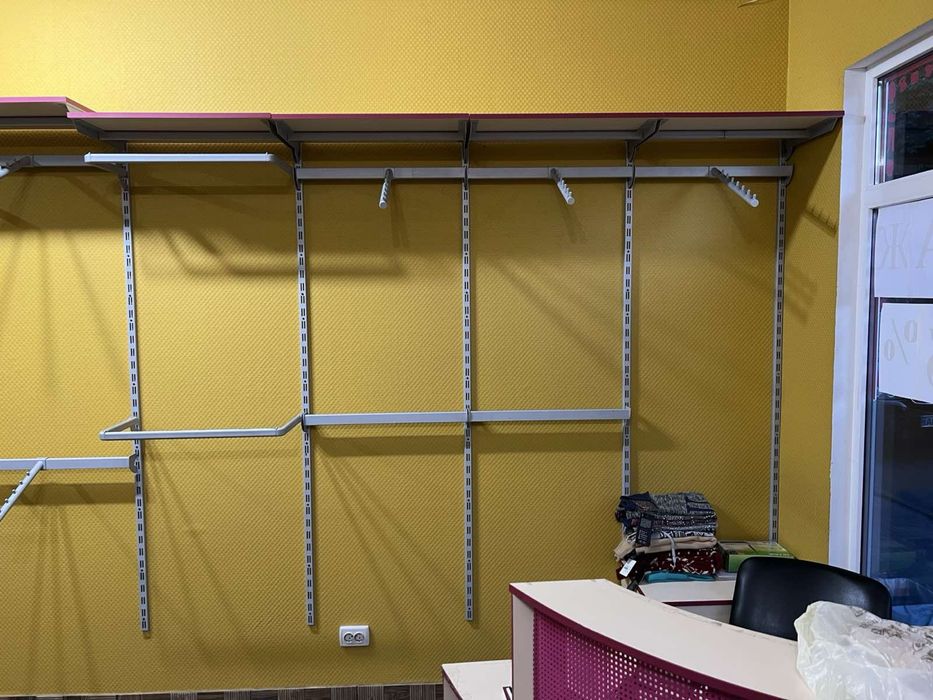 Меблі - Обладнання для магазину одягу, у відмінному стані,