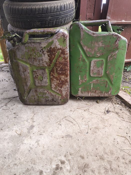 Продам каністри.