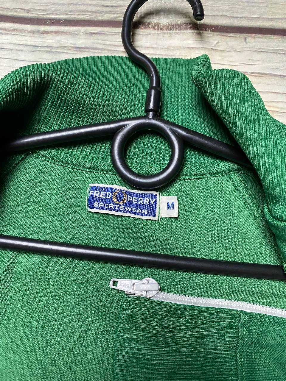 Продам Мужская олимпийка на лампасах зеленая Fred Perry