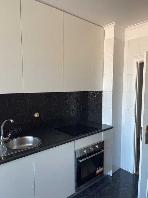 Apartamento T2 com garagem e arrumos no edifício UNIVERSO em Barcelos