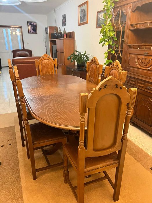 Conjunto vintage mesa de jantar + 6 cadeiras e aparador