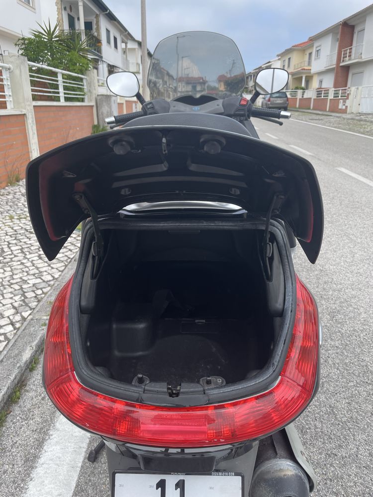 Piaggio X8 200 (excelente condição)