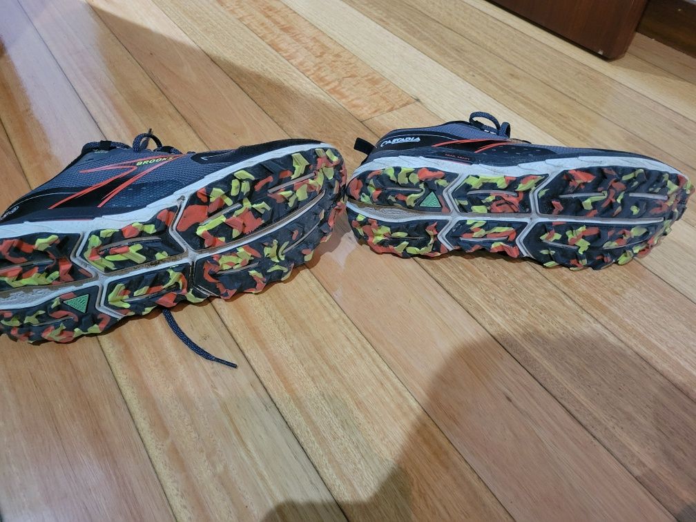 Brooks Cascadia 18 Medium GORE-TEX