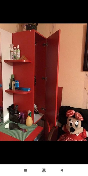 Перукарські та манюкірні меблі