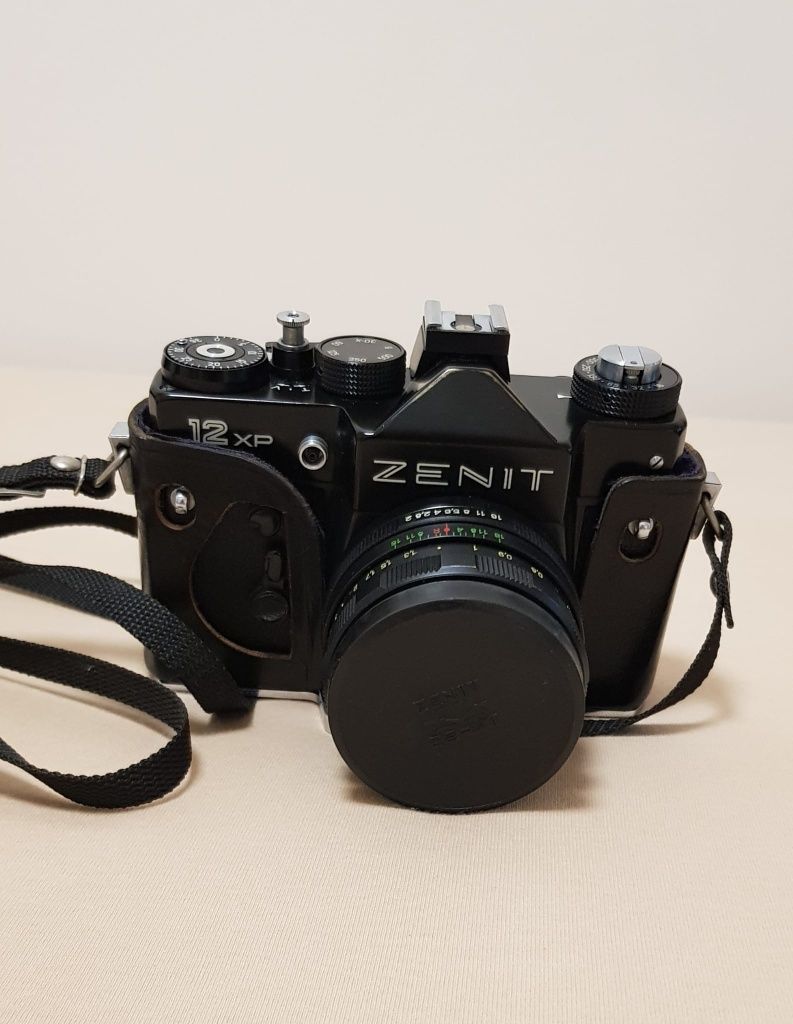 Aparat Zenit 12XP z obiektywem i filtrami