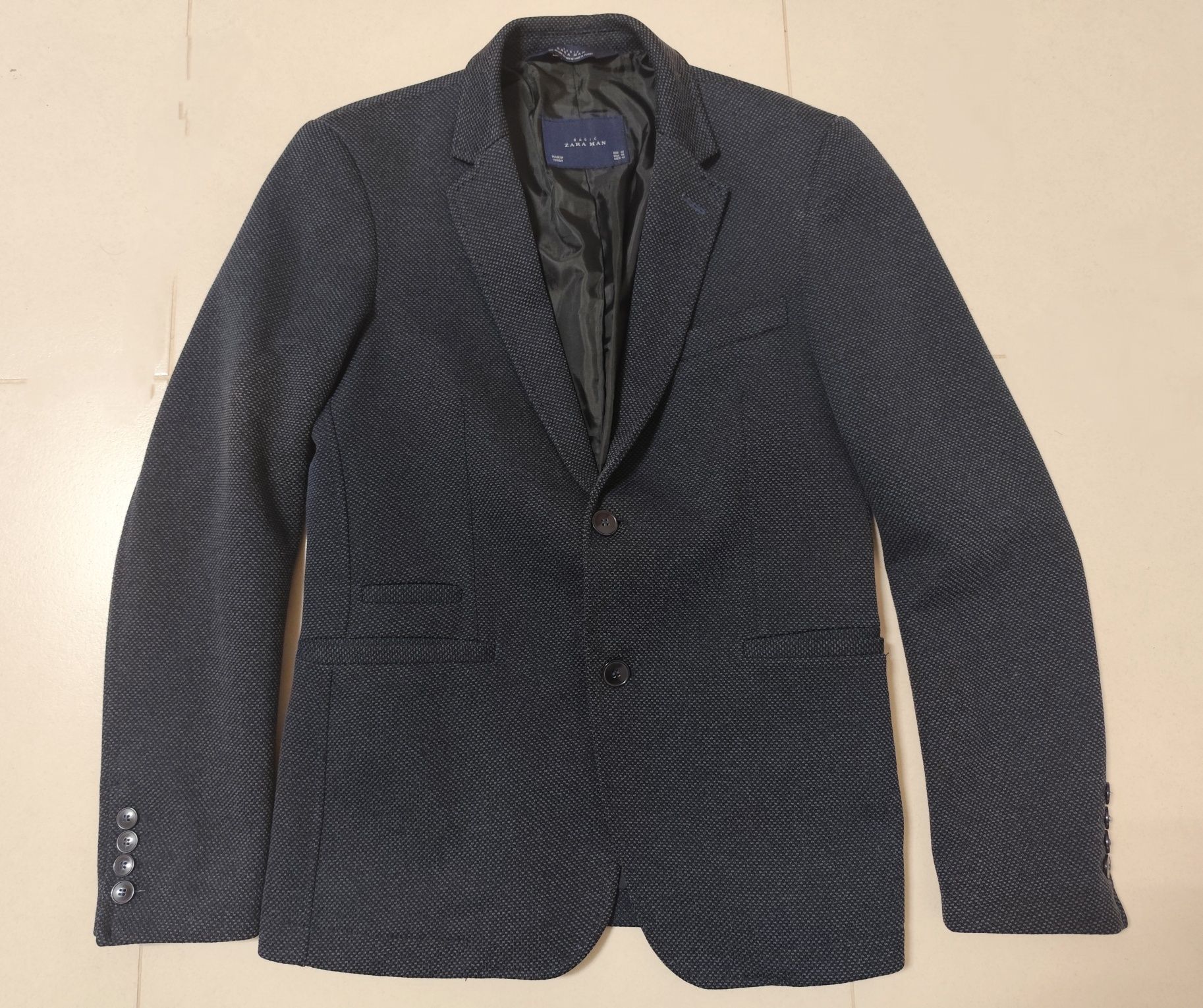 Blazer azul escuro para Homem marca Zara (Tam. S)