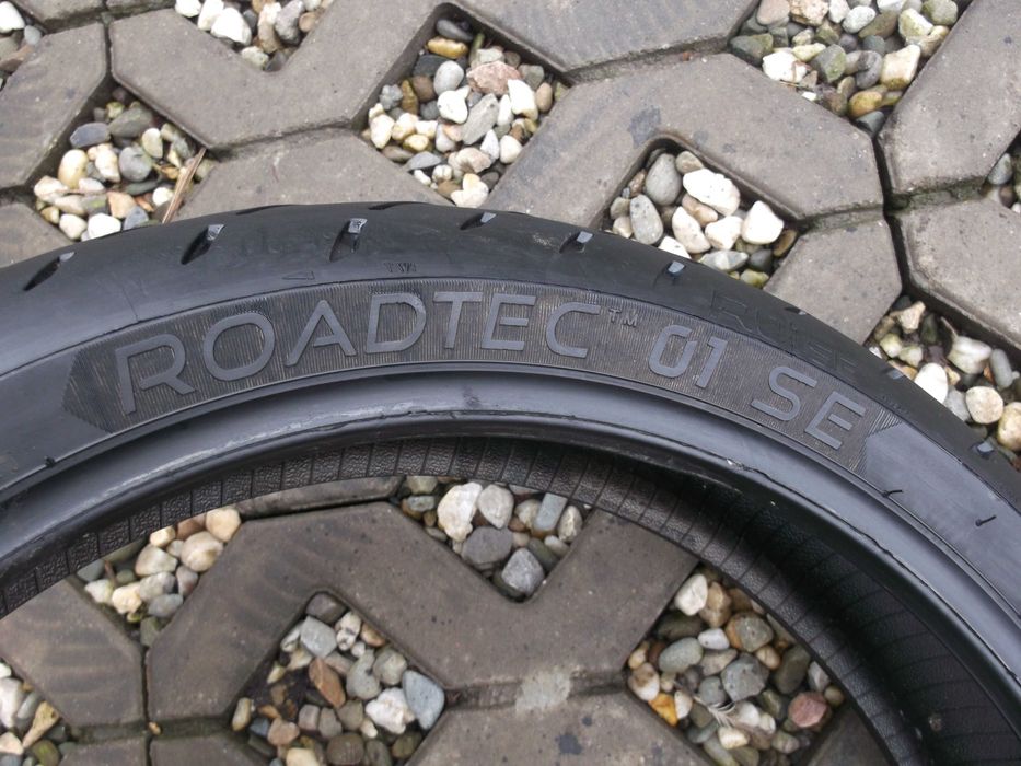 opona 120/70ZR17 Metzeler Roadtec 01Se dot0522 2,7mm przednia