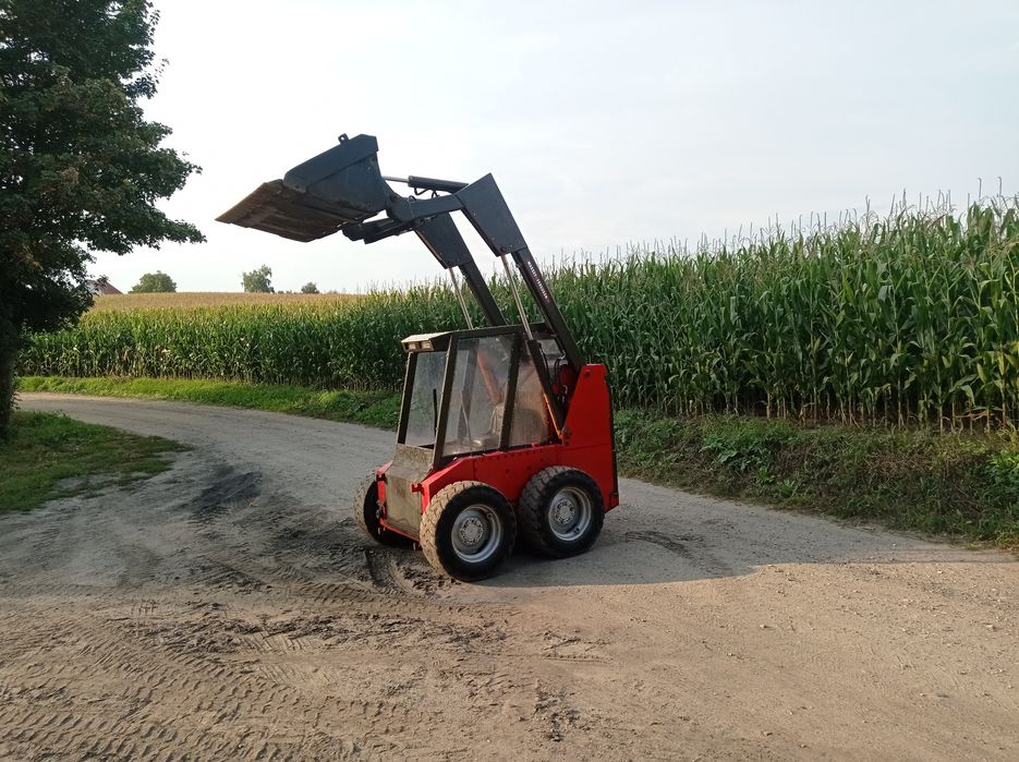 Bobcat MF miniładowarka Massey Ferguson Ładowarka burtowa