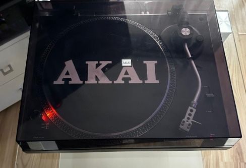 Gramofon Akai  ATT05U