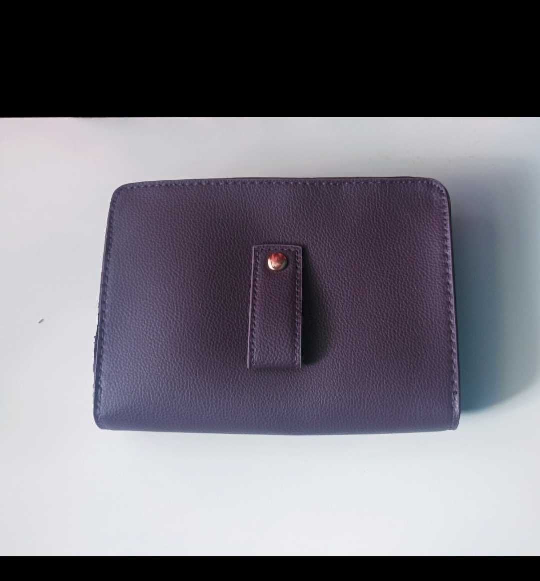 Hugo Boss elegancka mała torebka nerka