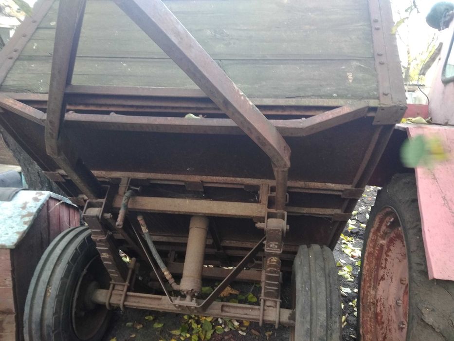 Трактор Т-25 з інвентарем та запчастинами