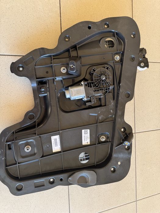 Tesla Model 3 2022 , скло , проводка