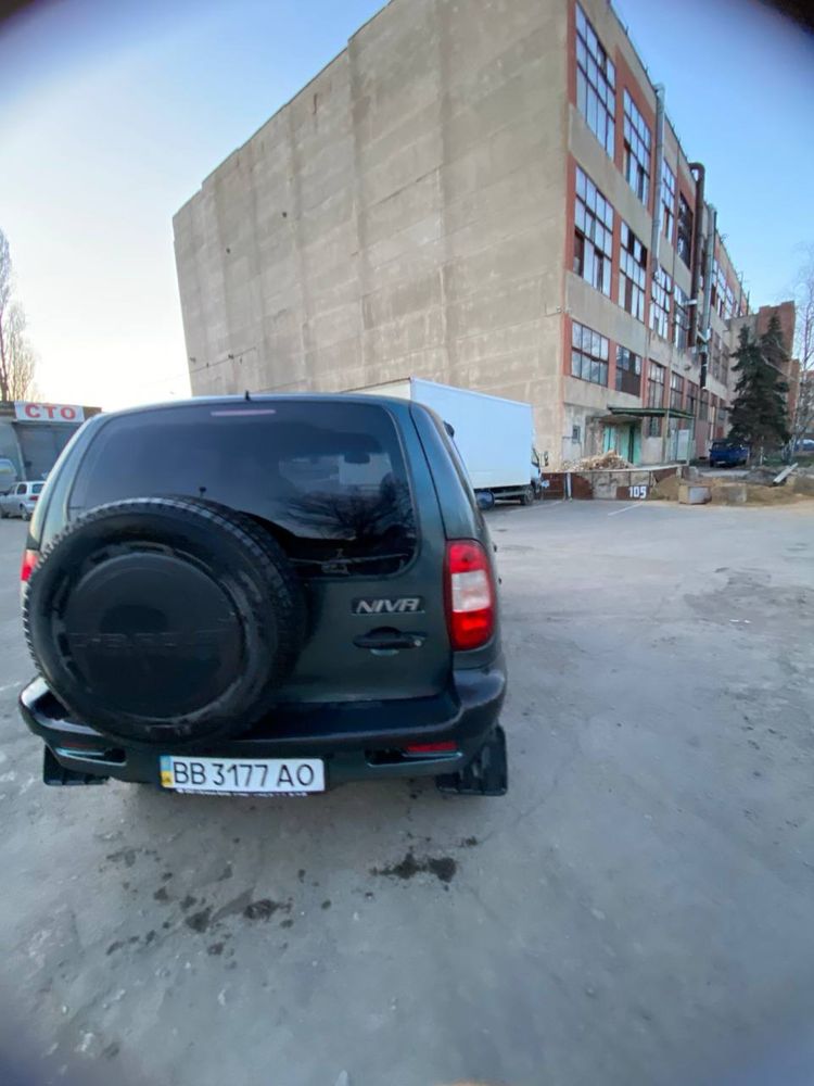 Продам Niva Chevrolet 2006 год 1.7 полный привод