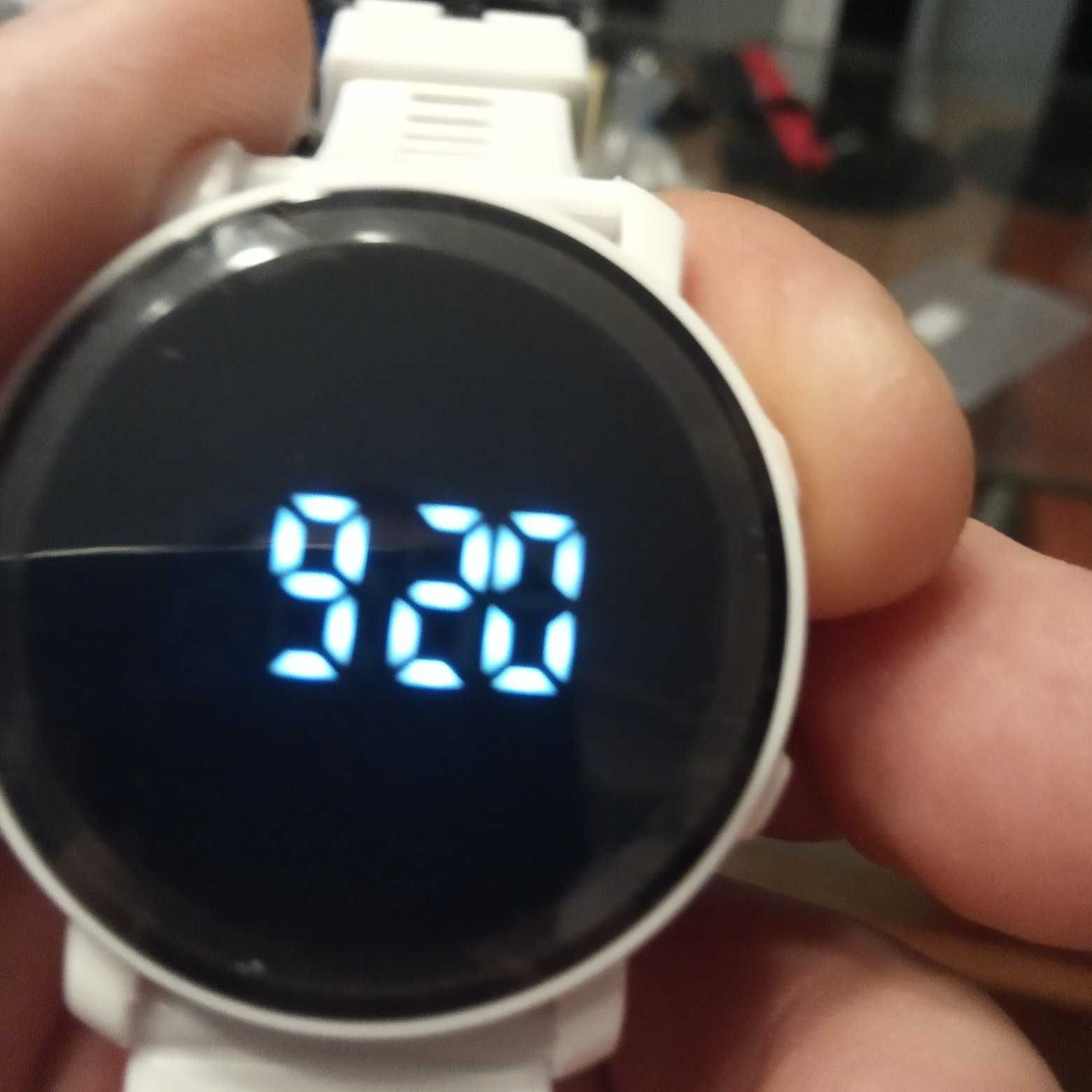 Sprzedam dwa nowe zegarki cena 15 zł